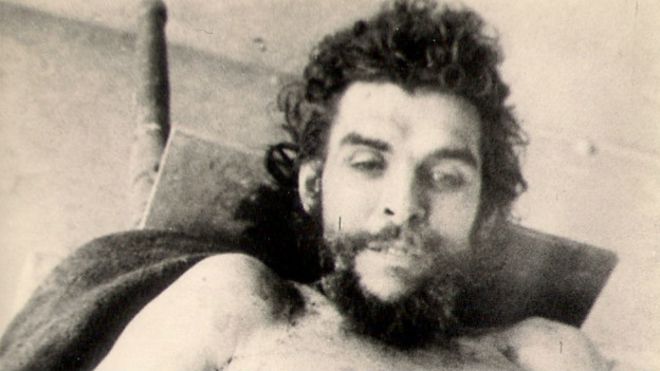 Revelan fotografías del cadáver del Che olvidadas en un pueblo español