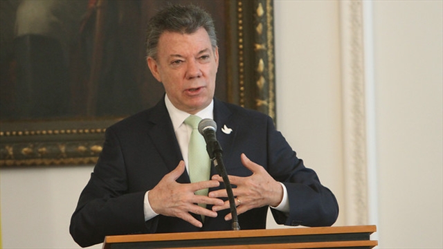 Santos lamenta muerte de militares: «Es la guerra que quiero acabar»