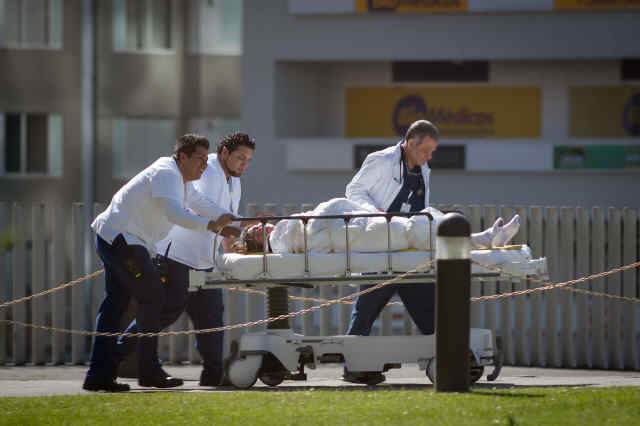 Peña Nieto visita a víctimas de explosión de hospital en México