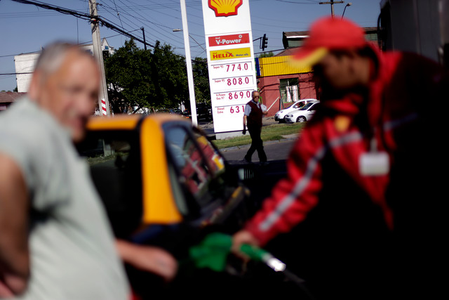 Combustibles subirían hasta $15 por litro el próximo jueves, según Econsult