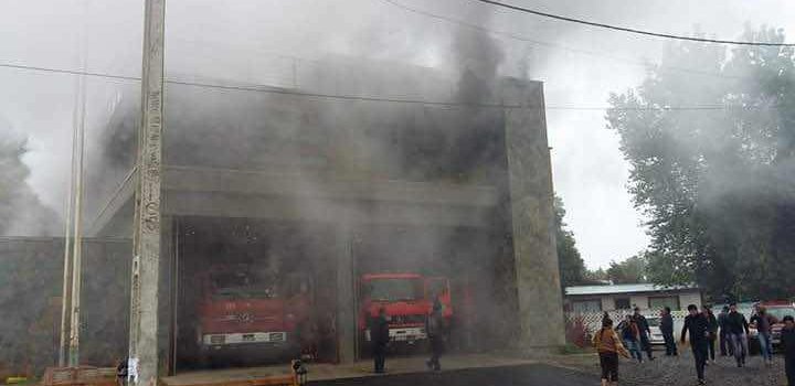 Incendio afecta a Compañía de Bomberos de Valdivia