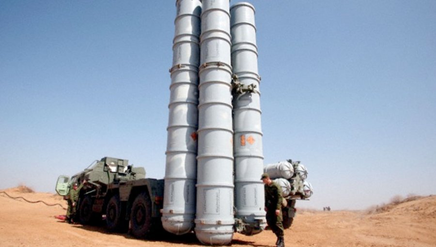 Rusia e Irán acuerdan el suministro de misiles antiaéreos S-300