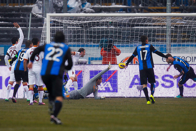 Carlos Carmona fue titular en empate de Atalanta en visita a AS Roma