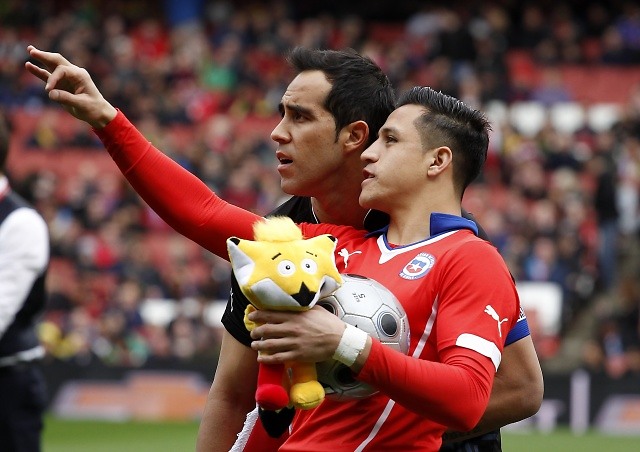 Bravo y Sánchez en la oncena ideal de jugadores sudamericanos por Europa