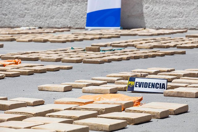 Incautan 99 kilos de droga y detienen a 5 chilenos en Iquique