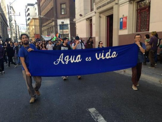 Sin incidentes se realizó en Valparaíso la Marcha por el Agua