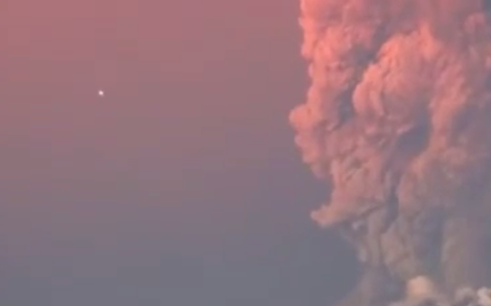 Viral: Captan extraño fenómeno en la erupción del volcán Calbuco