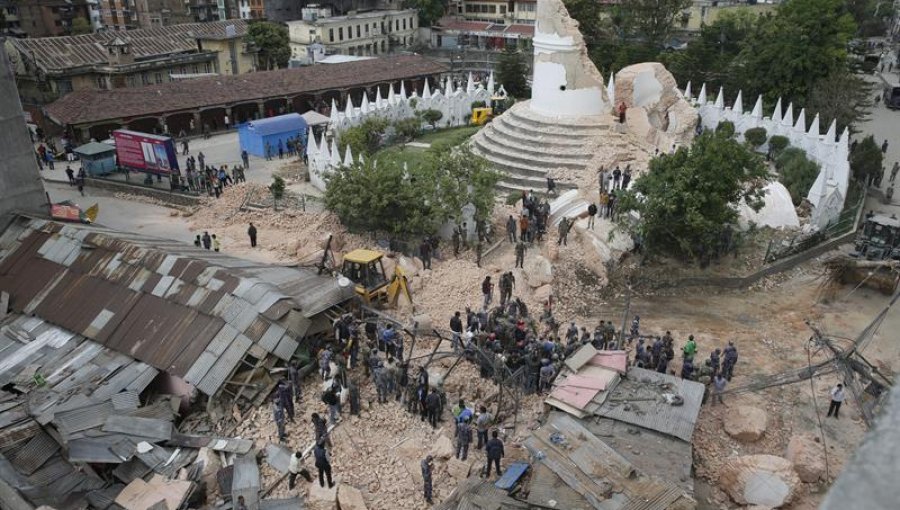 Al menos 34 los muertos en la India por terremoto 7.9 en Nepal