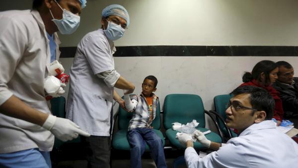 OMS entrega a hospitales de Nepal equipos sanitarios para 40.000 personas