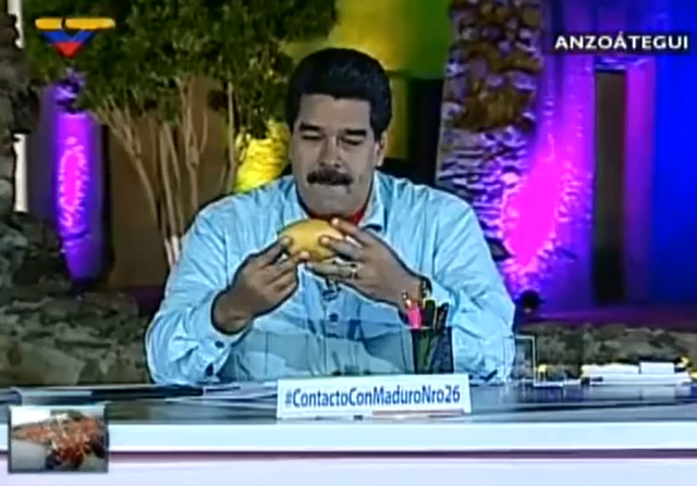 La suerte de la mujer que lanzó un mango a Nicolás Maduro