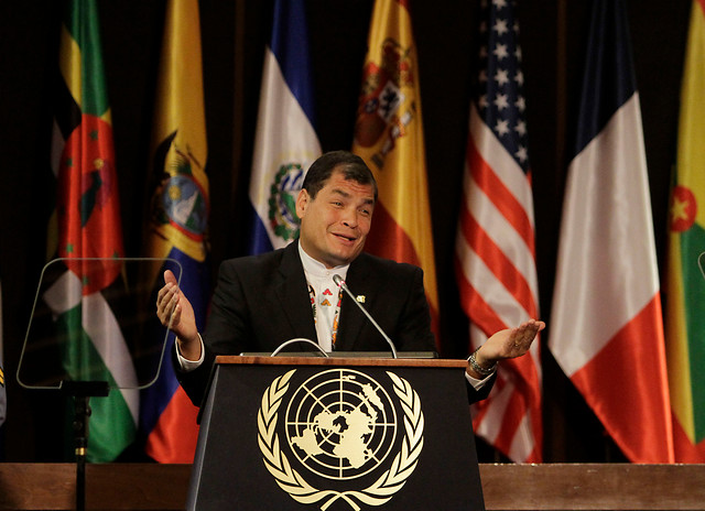 Presidente de Ecuador invita a Brad Pitt a ver la contaminación en Amazonía
