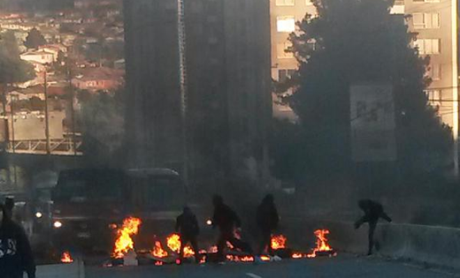 Levantan barricadas en Universidad Federico Santa María de Viña del Mar