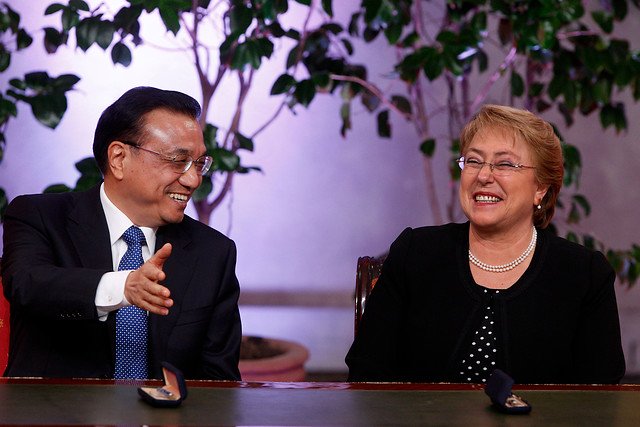 Chile y China firman acuerdo para eliminar la doble tributación por renta
