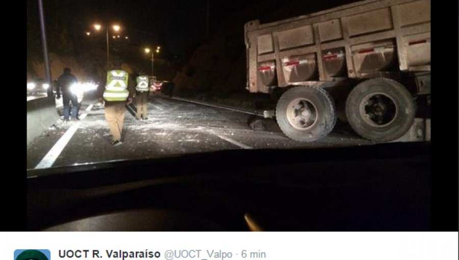 Accidente de camión en Ruta Las Palmas genera congestión vehicular