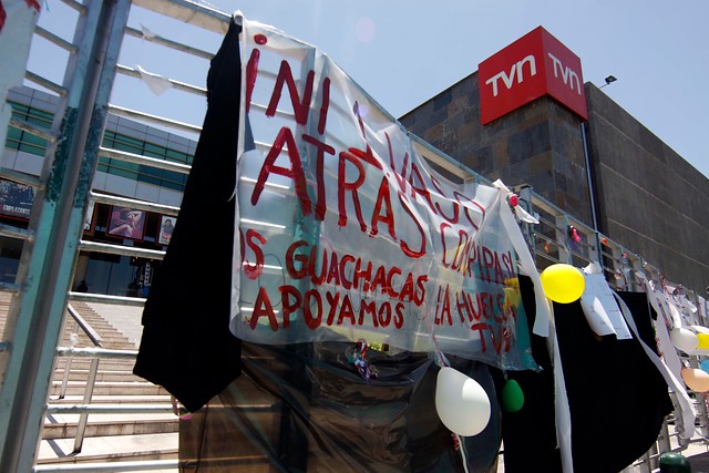 Estudiantes deponen pacíficamente toma de dependencias de TVN