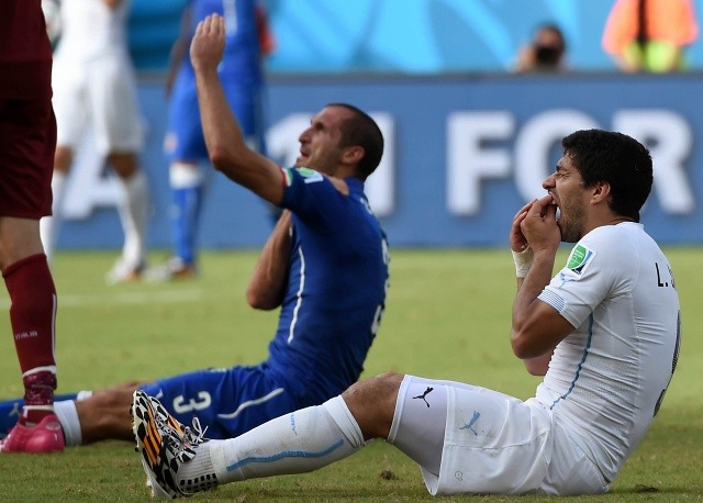 En Uruguay piden quitar sanción a Luis Suárez tras escándalo en la FIFA