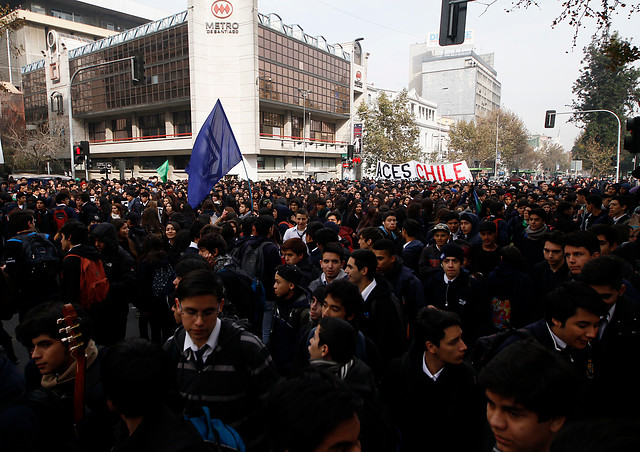 Estudiantes se despliegan en la capital con tres manifestaciones distintas