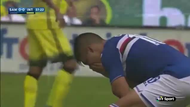 Video: Futbolista argentino se pierde gol en la boca del arco