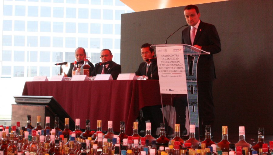 Decomisan en México más de un millón de litros de bebidas de alcohol ilegal