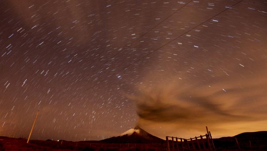 El volcán ecuatoriano Cotopaxi vuelve a arrojar ceniza