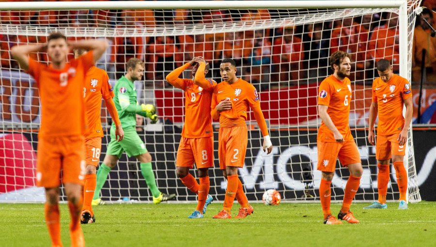 Holanda pierde contra República Checa y queda fuera de la Eurocopa