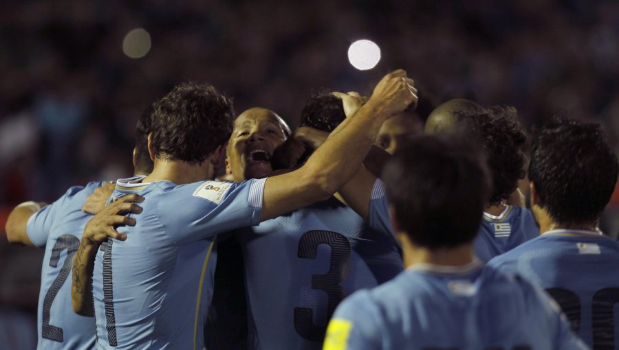 Uruguay vapulea a Colombia, suma segunda victoria y lidera eliminatorias