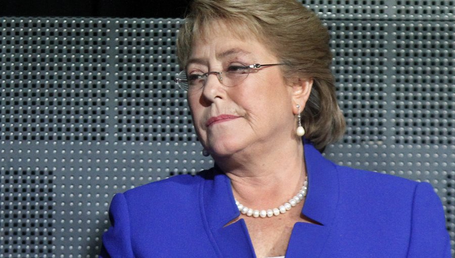 Cadem: Aprobación de Bachelet se posiciona en un 26%