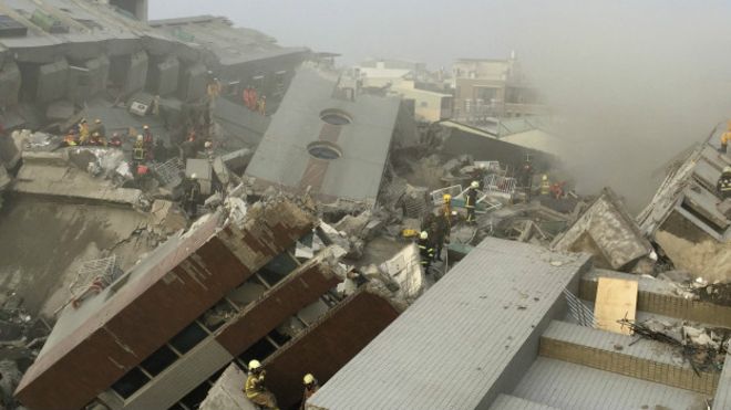 Terremoto derriba varios edificios en Taiwán
