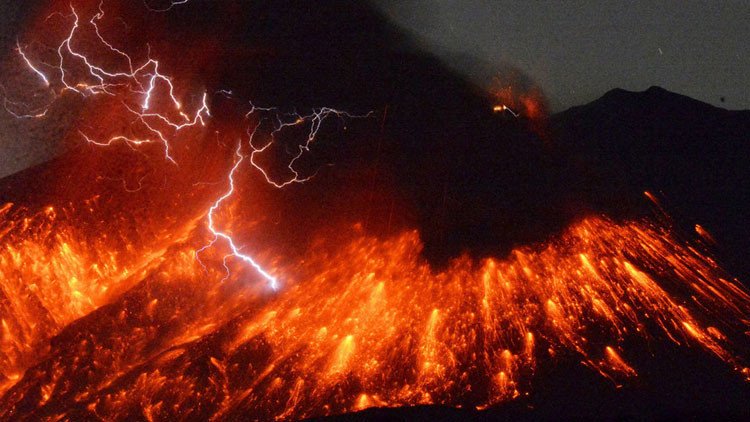 Alerta: Volcán japonés Sakurajima entra en erupción a 50 km de una planta nuclear