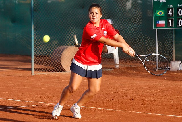 Tenis: Fernanda Brito superó con éxito el debut en ITF de Sao José Dos Campos
