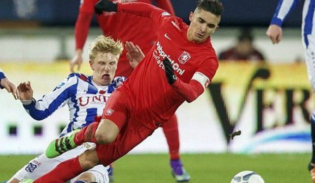 Felipe Gutiérrez vio desde el banco contundente caída del Twente