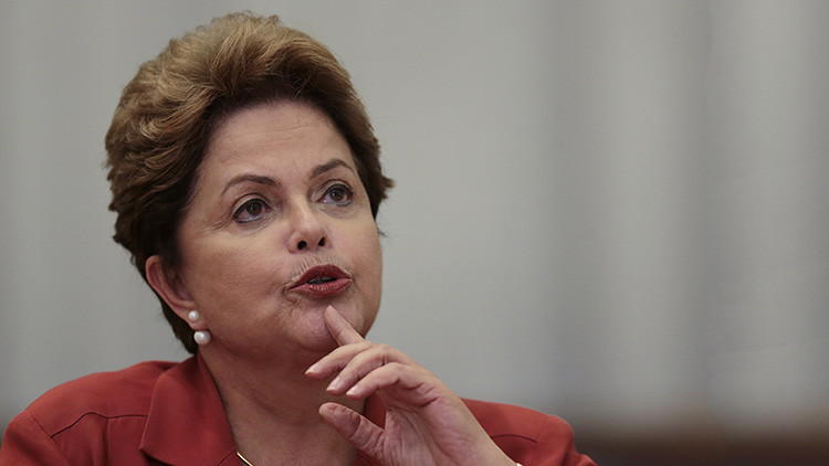 Senador brasilero recomienda abrir el juicio político contra la presidenta Dilma Rousseff
