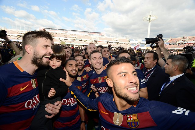 Barcelona festejó el doblete con 'recados' a Madrid