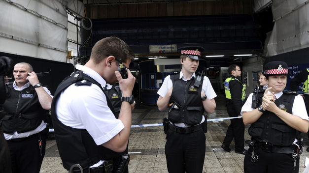 Alerta en Londres: La Policía borró "por error" datos de más de 800 presuntos terroristas