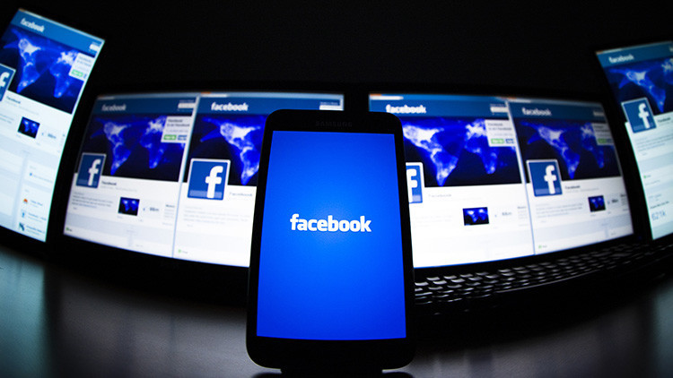 Tenga cuidado con lo que dice: Facebook puede estar 'pinchando' todos sus teléfonos con este truco