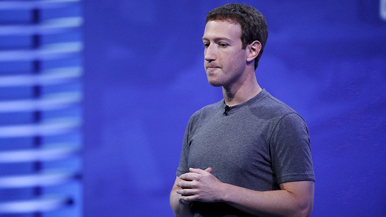¿Se cocina un golpe contra Zuckerberg? Facebook se plantea recortar la influencia de su fundador