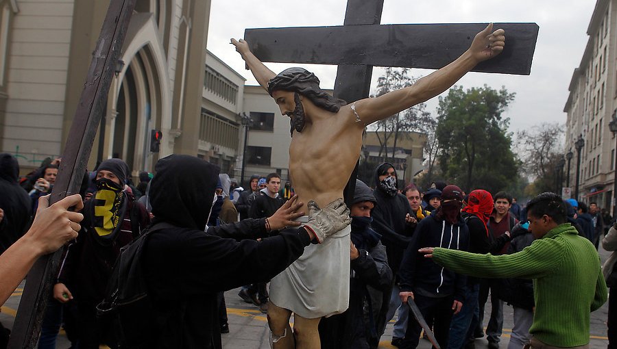 El Cristo Roto: La Iglesia Católica condenó la profanación