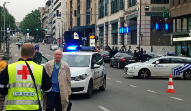 Bruselas despierta en alerta tras falso aviso de bomba en centro comercial