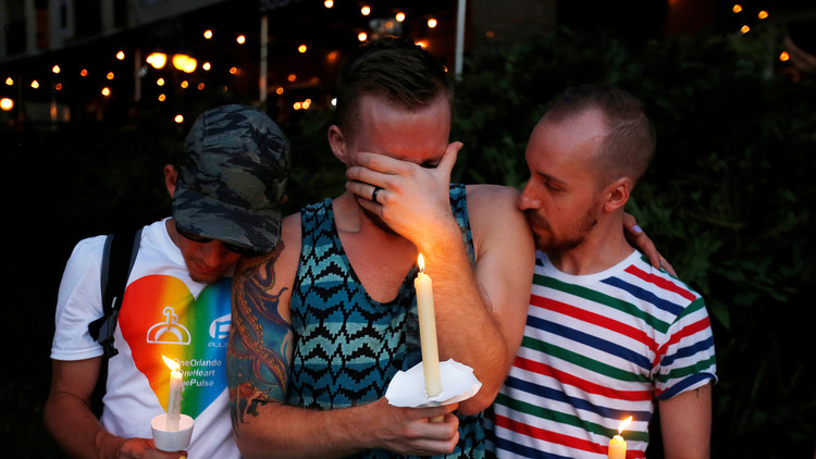 "Nunca pensé que moriría justo delante de mis ojos": Un superviviente de Orlando llora a su madre