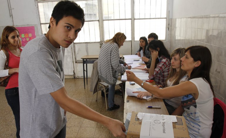 ¡Ojo!: Adolescentes de 16 años podrían votar en Chile