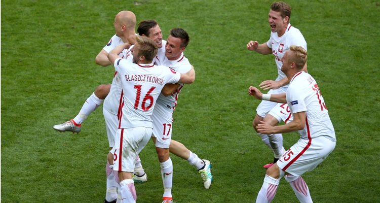 Eurocopa: Polonia festejó en los penales y accedió a cuartos