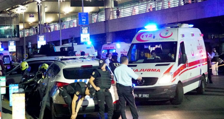 El fútbol condena el terrible atentado de Estambul