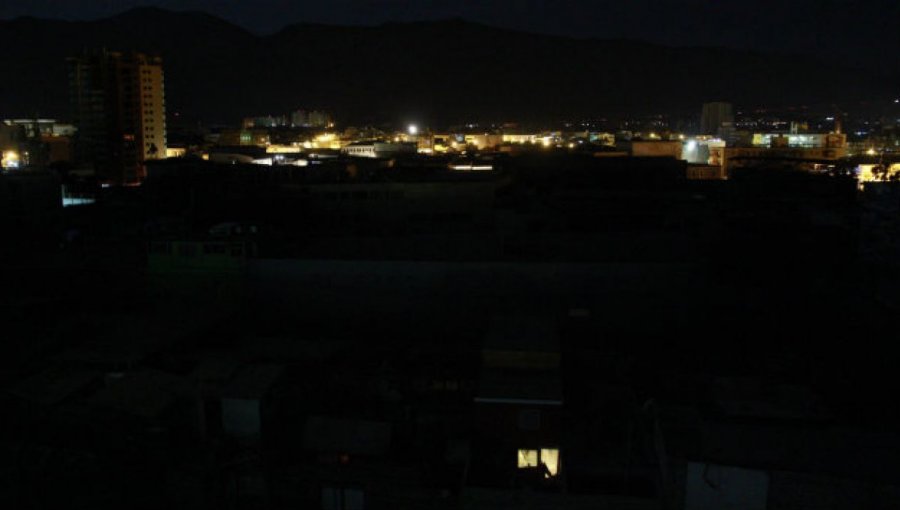 Sistema Frontal: Cortes de luz han afectado varias regiones de Chile