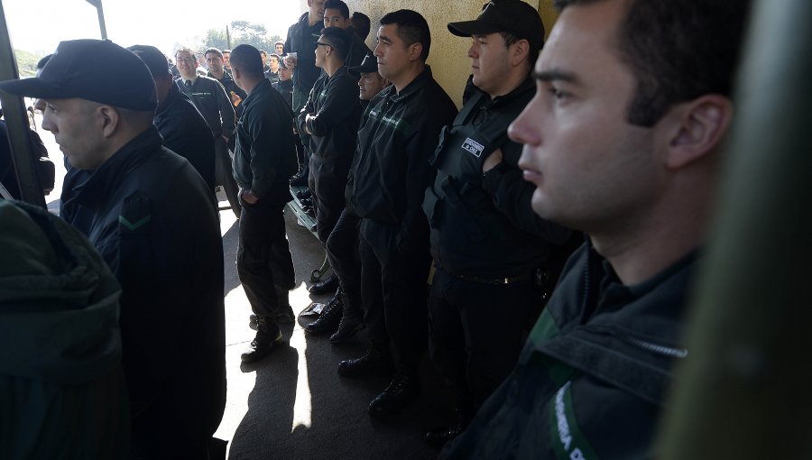 Gendarmes se encadenaron en las dependencias del Ministerio de Justicia
