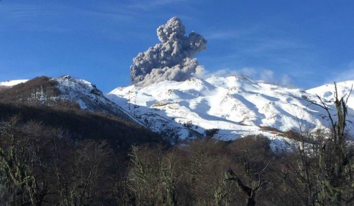Volcán Nevados de Chillán presenta pulso eruptivo