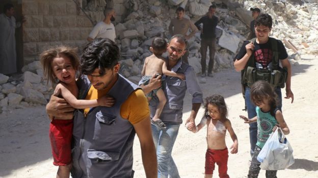 Omran, el niño rescatado de un bombardeo en Alepo que se convirtió en un símbolo del horror en Siria