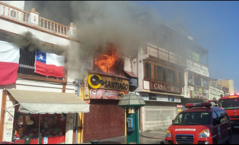 Voraz incendio en pleno centro de Coquimbo