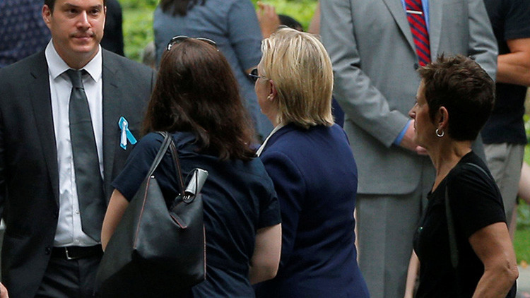 Video del desmayo de Hillary Clinton tras abandonar la ceremonia del 11-S