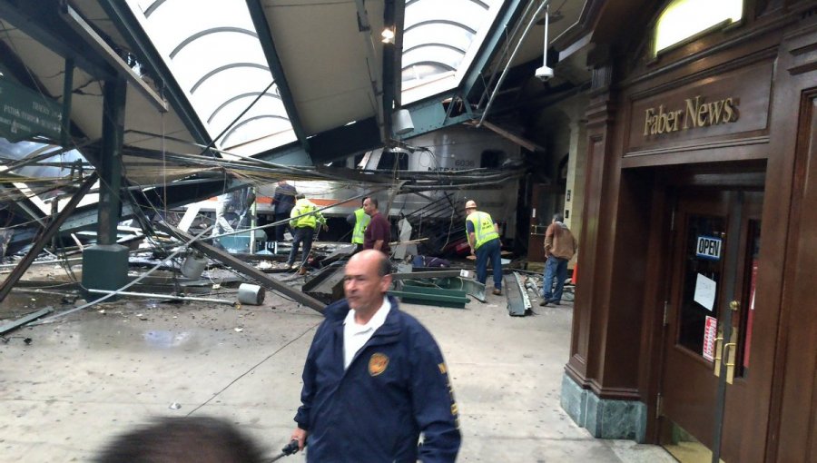 Al menos tres muertos y 100 heridos al estrellarse un tren en Nueva Jersey