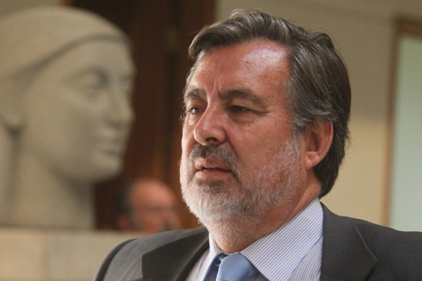 Alejandro Guillier: "Debemos cambiar la política tradicional"